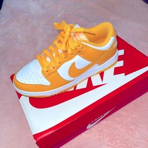 Lazer orange Dunks